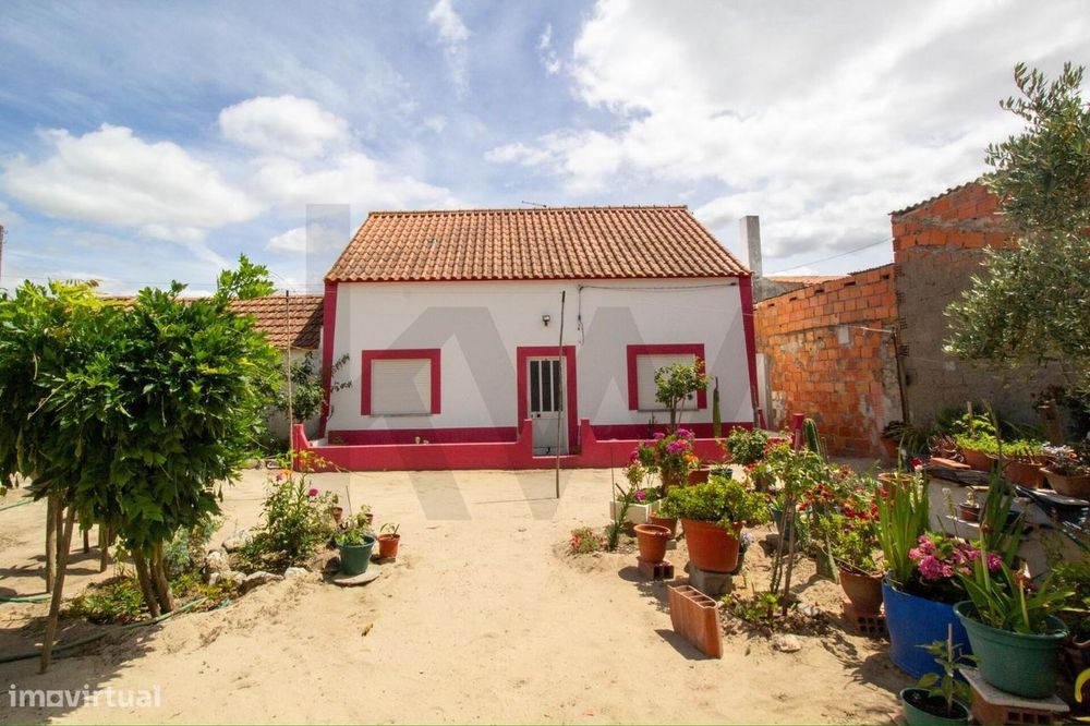 Moradia Térrea Tradicional com Enorme Terreno de 1.189 m2 em Alpiar