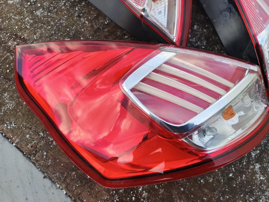 Ford Fiesta MK7 lampy tył