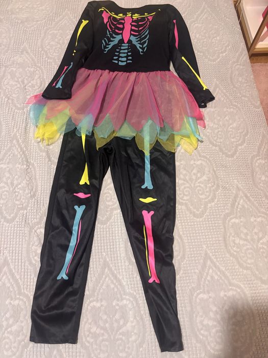 Fato Halloween com esqueleto multicolorido