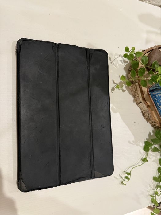 iPad 8 generacji z etui, pudełkiem i ładowarką