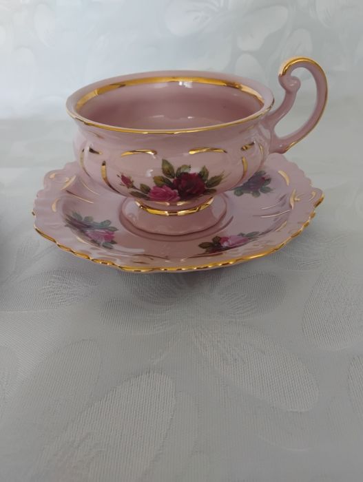 Różowa porcelana