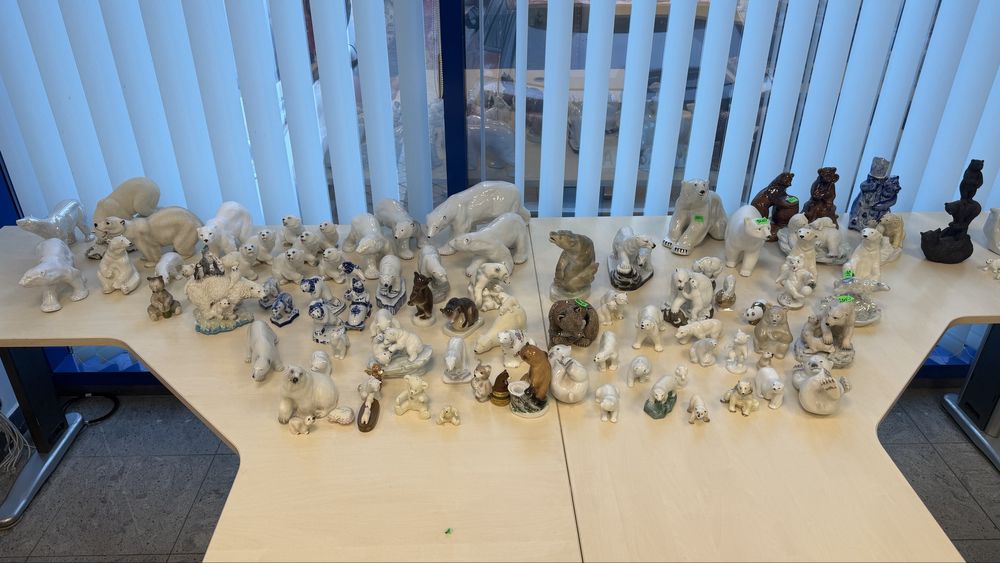 Декоративные статуэтки — белые медведи, совы и другие фигуры