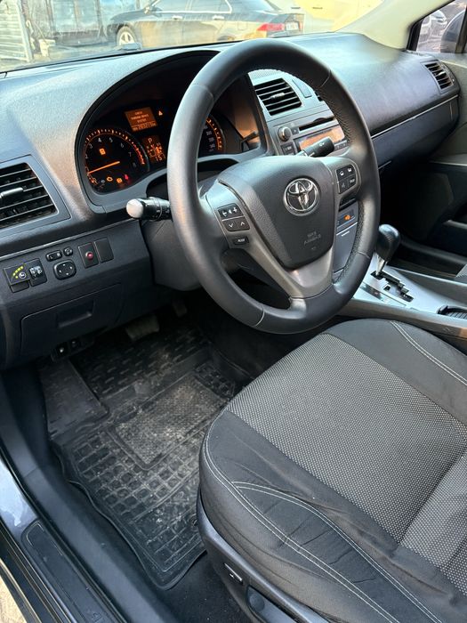 Автомобіль Тойота Авенсіс