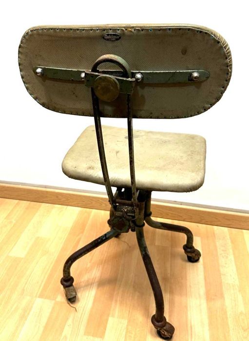 Cadeira de oficios antiga, operacional