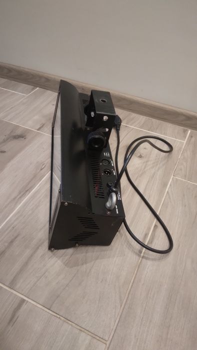 Reflektor sceniczny Eurolite LED FLD-252  6000K naświetlacz stroboskop