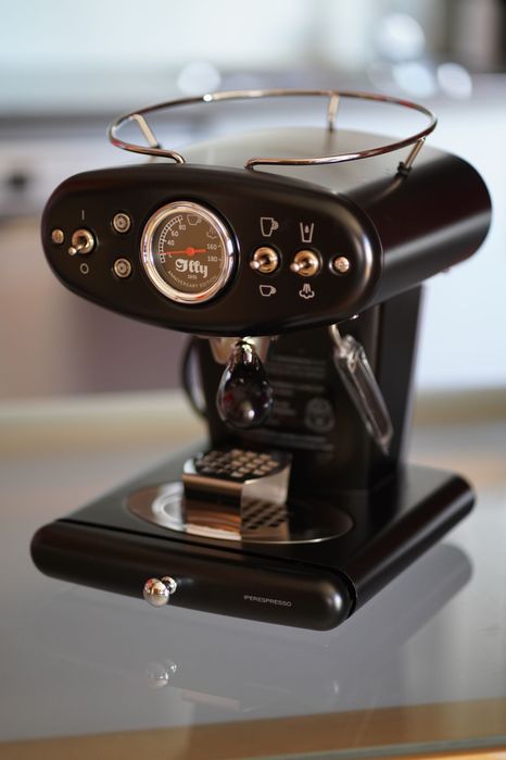 Máquina de café expresso. -  illy X1 Anniversary 1935 iperespresso