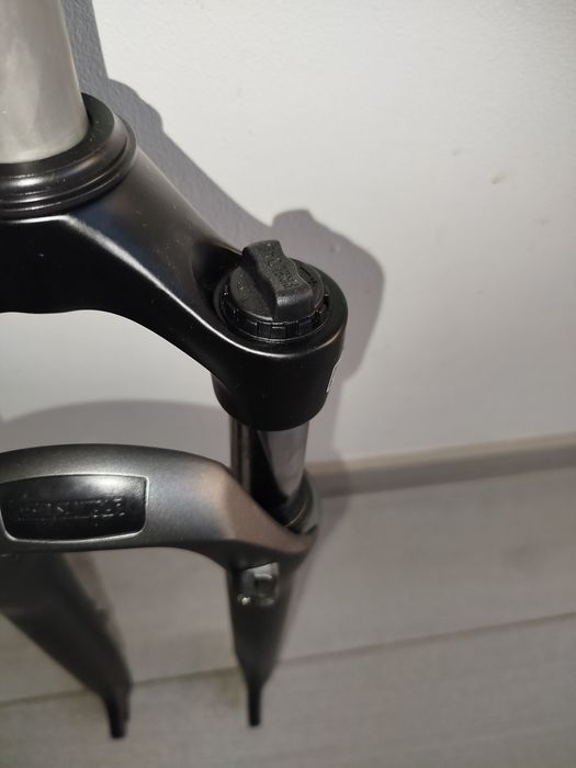 Amortyzator SR Suntour NEX 28 1 1/8" qr9 trekkingowy