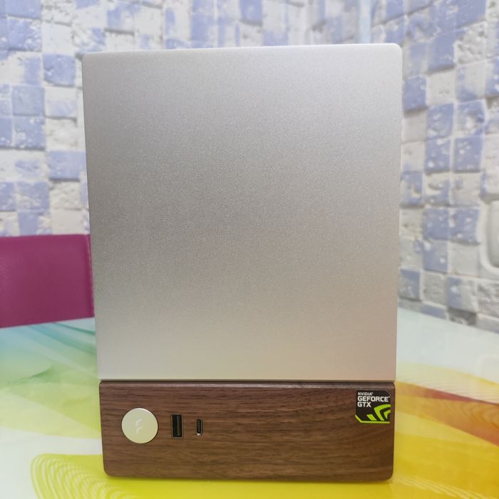 Системный блок ПК с кастомной системой водяного охлаждения