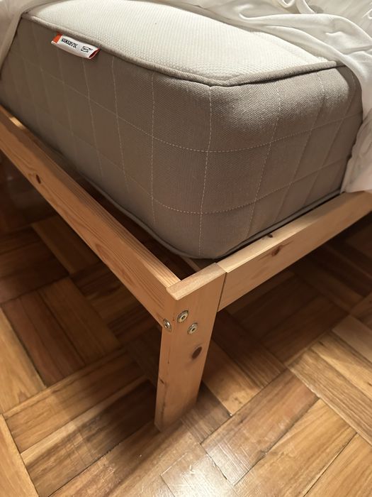 Cama IKEA Neidem com estrado e colchão