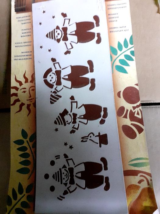 Criança- Stencil com Palhaços para pintar quarto ou moveis