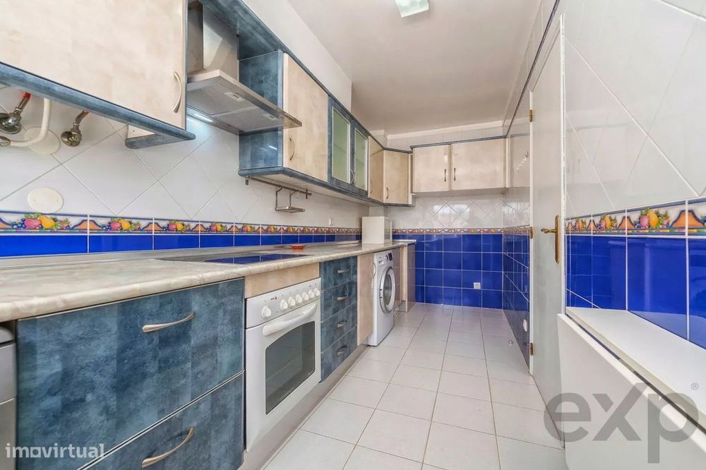 Moradia T2+1 com quintal e terraços com vista mar em Olhão, junto à Ri