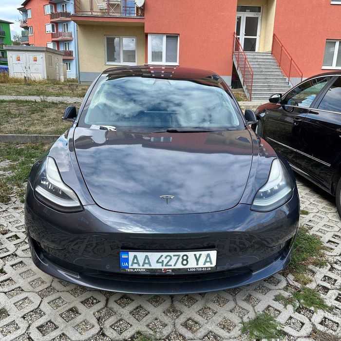 продам Tesla model 3