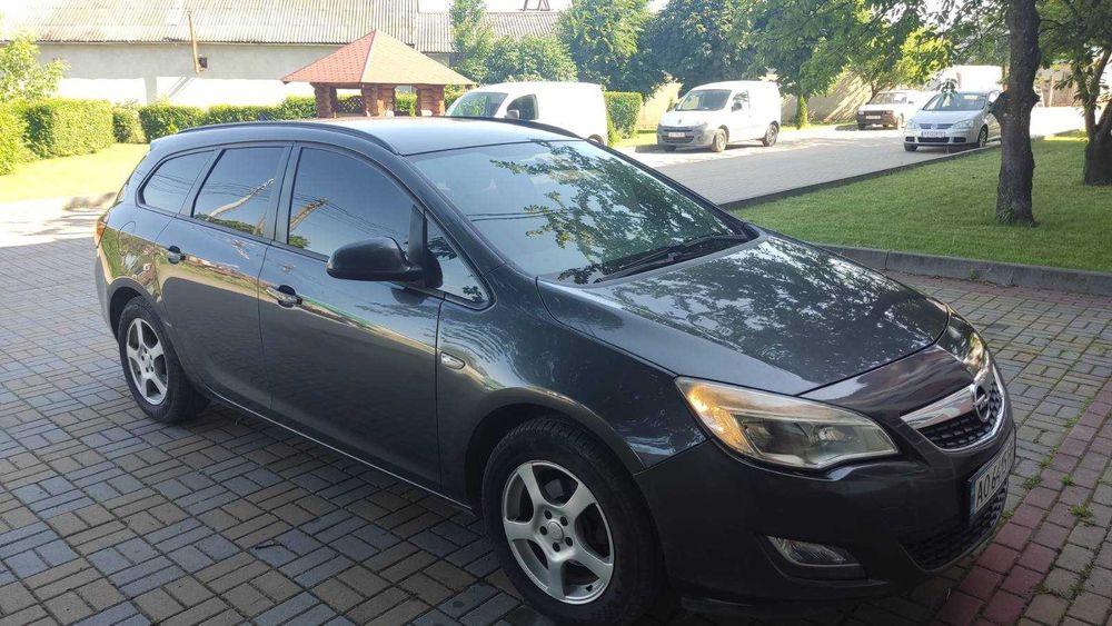 Opel Astra J 2012 року