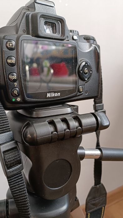 Nikon na statywie