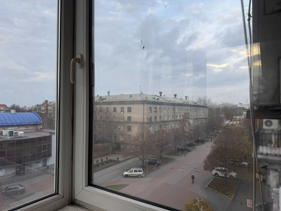 Продам 2х ком. полнометражную кв-ру в центре, ул. Сталеваров 4/4