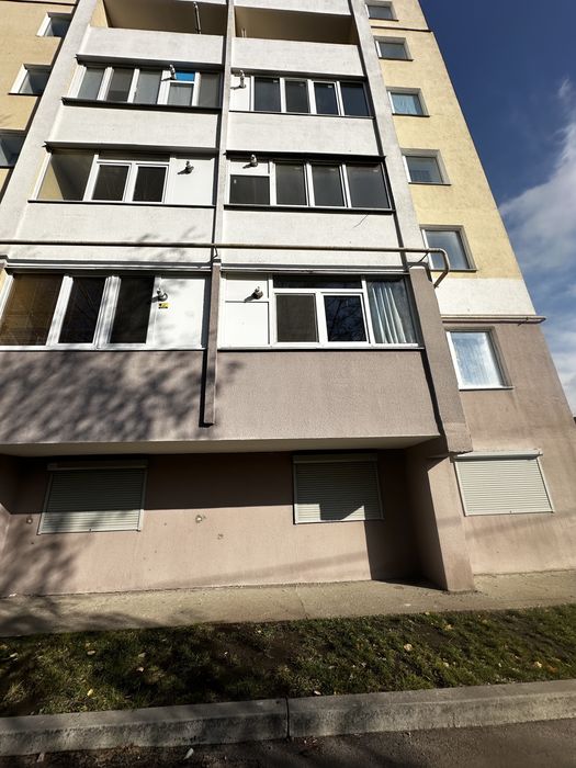 Продаж комерція 171 м² і 140 м² на Зазі