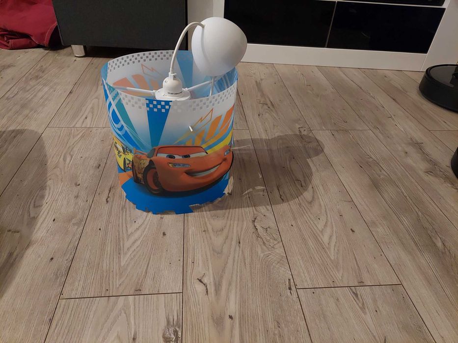 Lampa wisząca z motywem bajki Auta