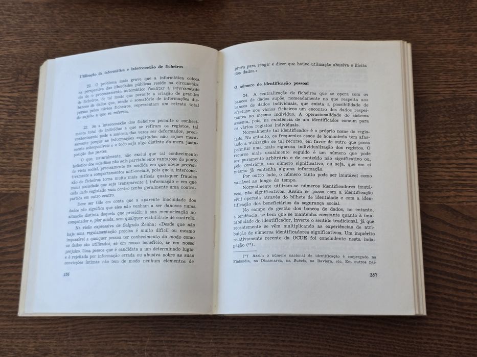 Livros jurídicos / Direito / 1 = 5€ / 10 = 40€