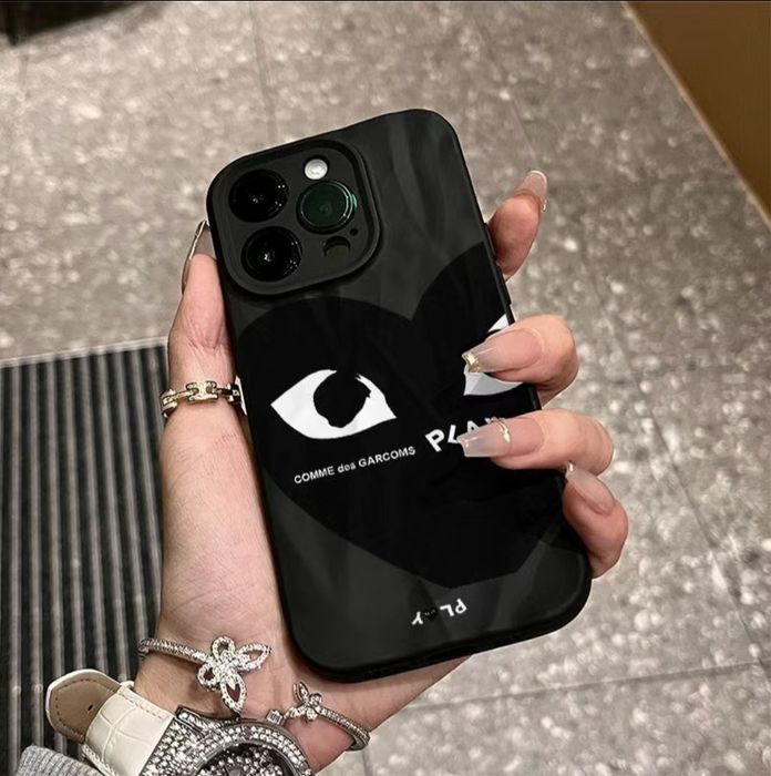 Продам Чехол Comme Des Garcons Play IPhone 15Pro