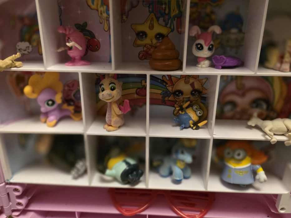 Domek dla figurek  plus figurki