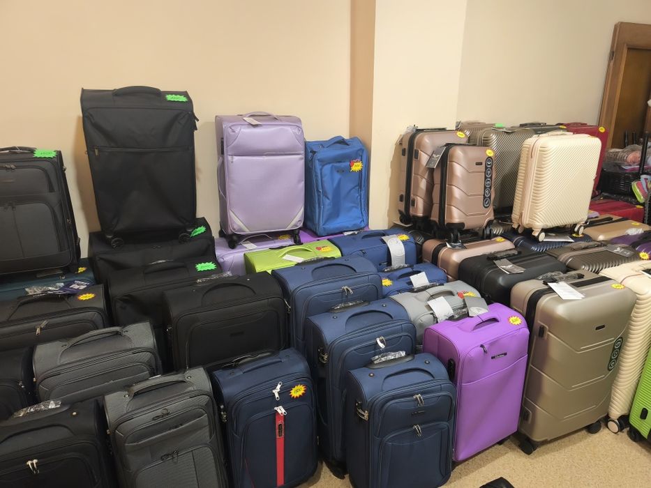 Чемодан на колёсах разных размеров отличного качества Валіза на колеса