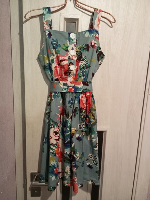 Яскрава сукня (сарафан ) ніжно блакитна з квітами