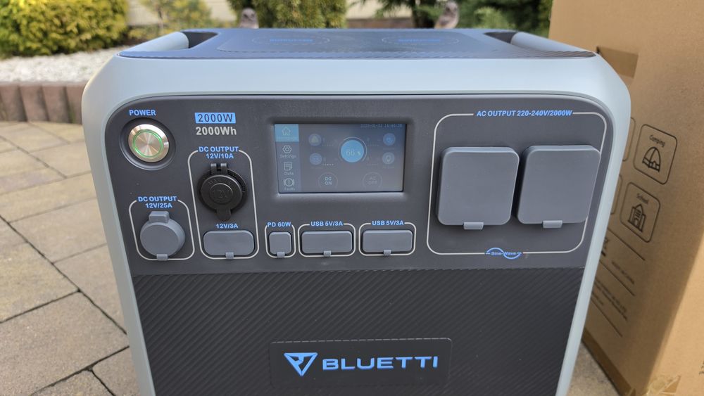 BLUETTI ac200p зарядна станція