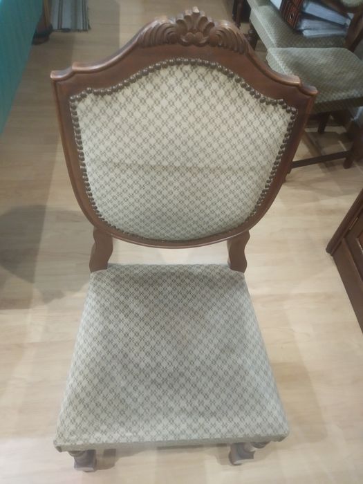 Vendo 4 cadeiras de sala .