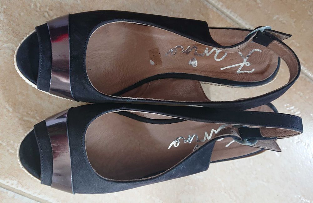 Czółenka odkryte czarne nowe rozmiar 39 KARINO