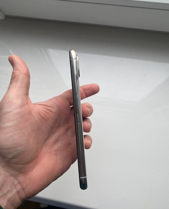 Продам Айфон 10 64 ГБ