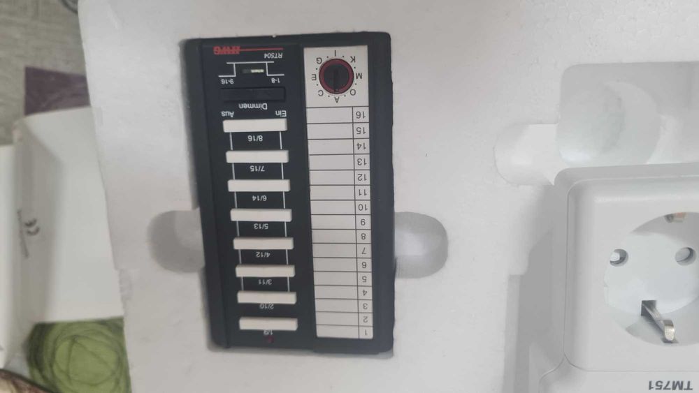 tomada eletrica com comando