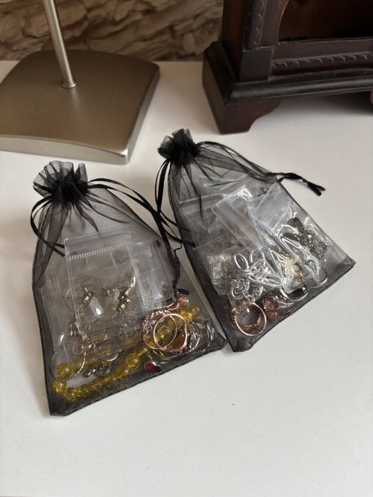 Losowy zestaw naszyjników, kolczyków, pierścionków i bransoletek