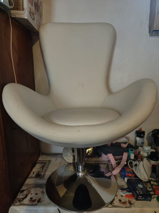 Fotel biały wygodny