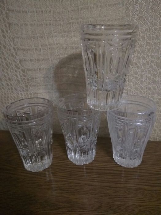 Хрусталь разного периода.