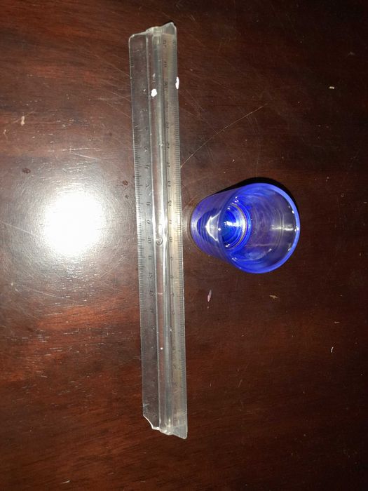 Conjunto de copos de vido azul com tabuleiro