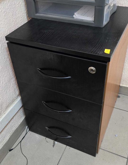 Mała szafka 3 szuflady