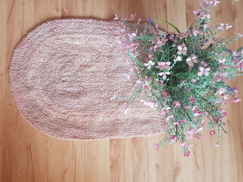 Dywanik ,chodnik z fabrycznymi przebarwieniami  77cm x 49cm