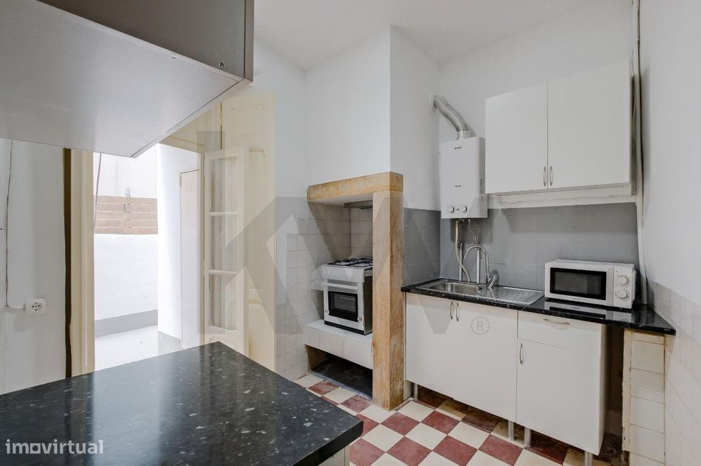 Apartamento T4 Remodelado com Terraço Privativo no Areeiro