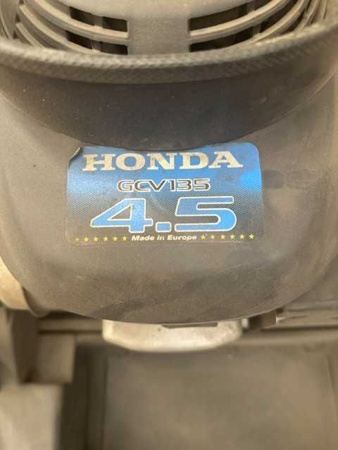 Varredora Kärcher KSM 750  Motor Honda a gasolina  Só 260 horas com escova suplente