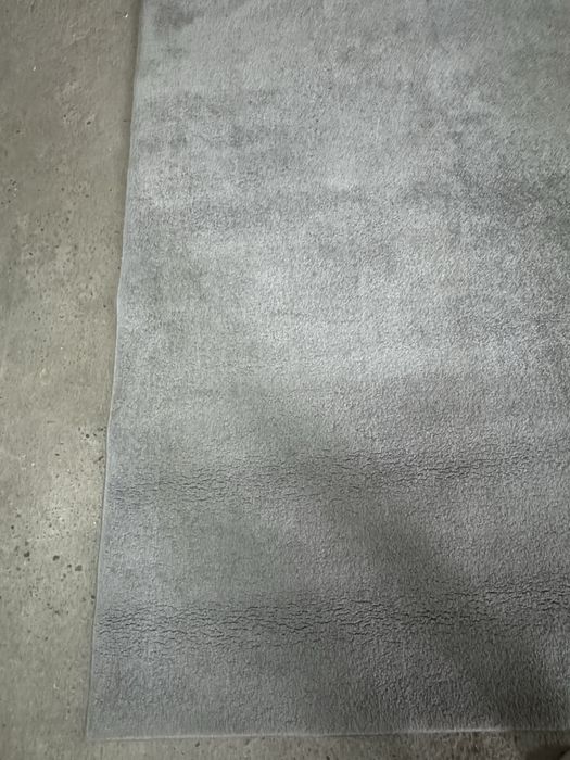 Tapete grande cinzento