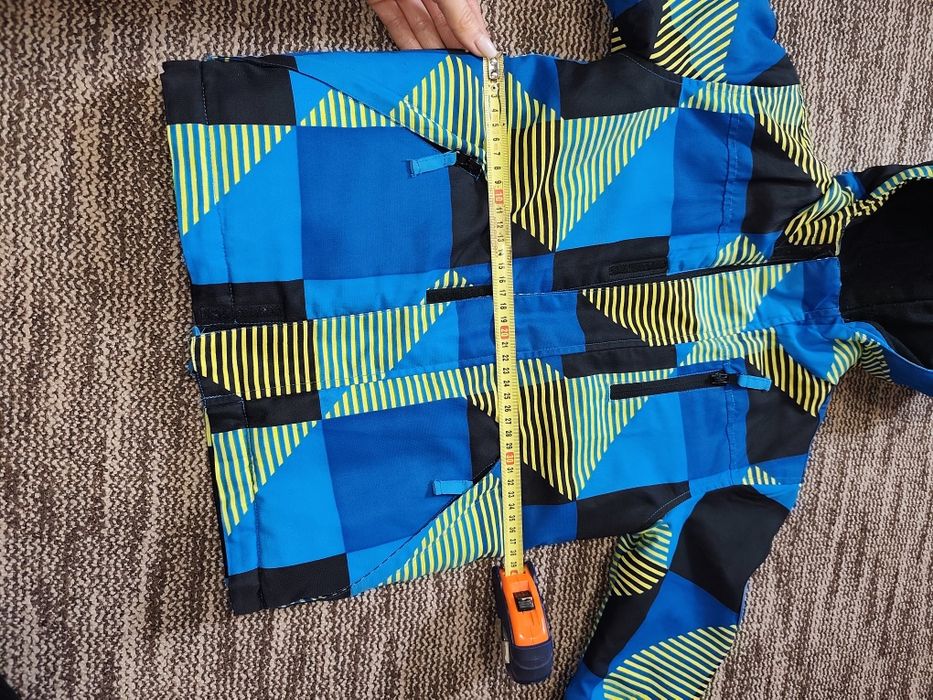 Дитяча лижна куртка в ідеальному стані підійде до 5 років