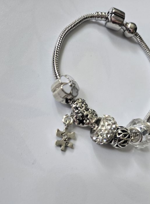 Bransoletka DAMSKA typu charms - kolor srebrny