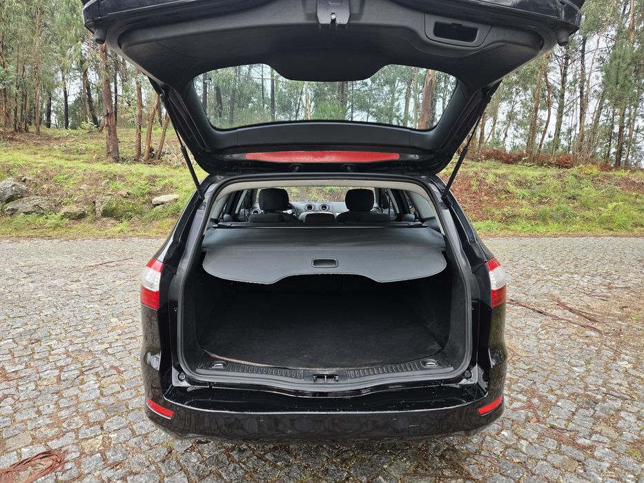 Luxo e conforto em um carro revisado pronto para viajar com a família