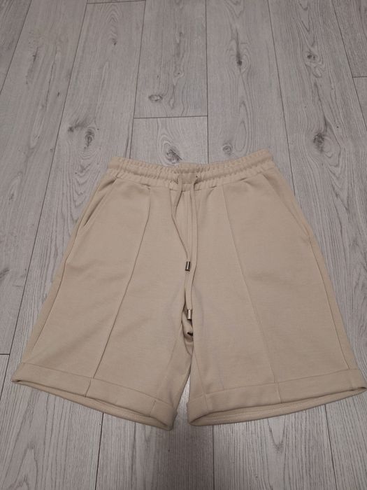 Beżowe szorty  damskie  casualowa elegancja i komfort