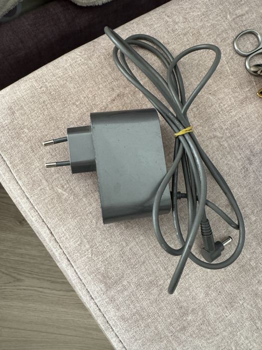 Dyson V12 пилесос зарядний пристрій