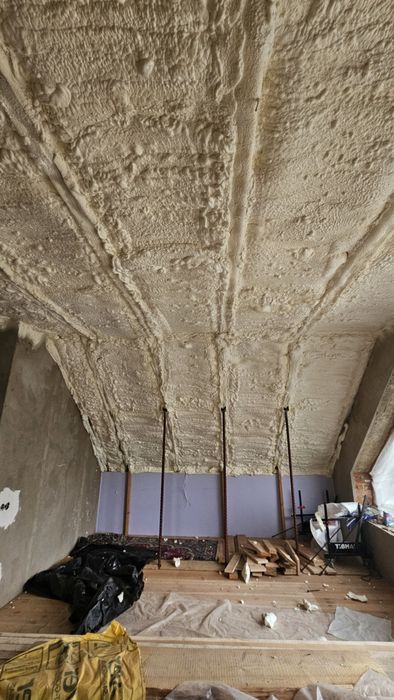 Утеплення піною, мансард, даху, перекриття пінополіуретаном (ППУ)