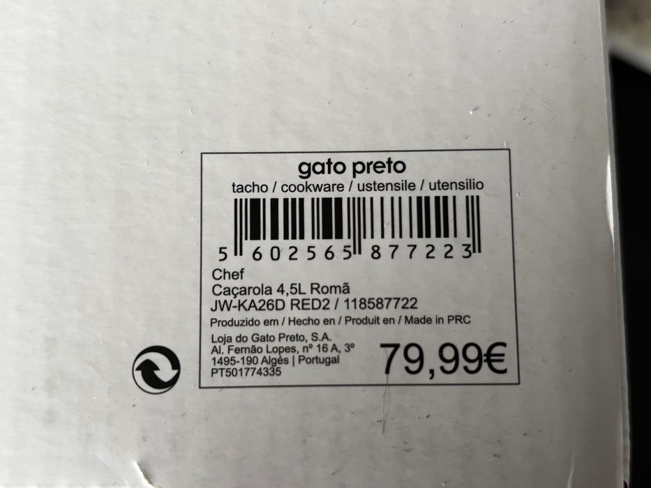 Panela de cerâmica do gato preto