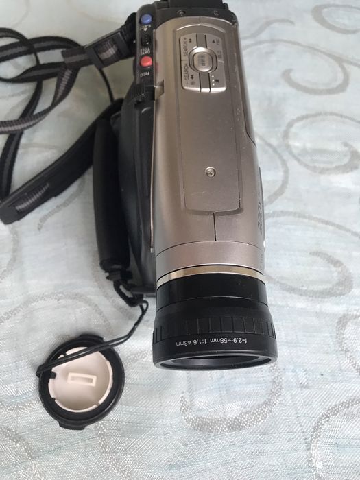 Відеокамера Panasonic NV-RS7 S-VHS-C