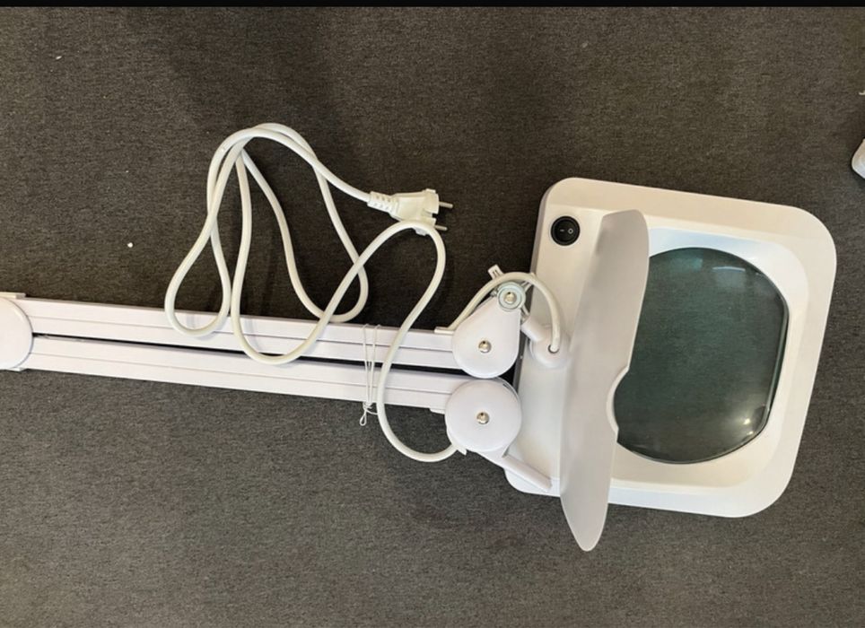 Lampa powiększająca kosmetyczna