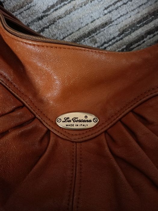 Torebka na ramię regulowany pasek brązowa ekoskórka suwaki